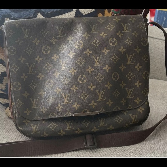 LOUIS VUITTON Beaubourg Messenger Bag Monogram Canvas - Picture 2 of 14